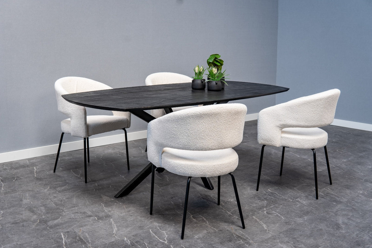 Chaise de salle à manger Aalborg Bouclé beige with black base - 4 chaises pour seulement €33.99 – offre limitée!
