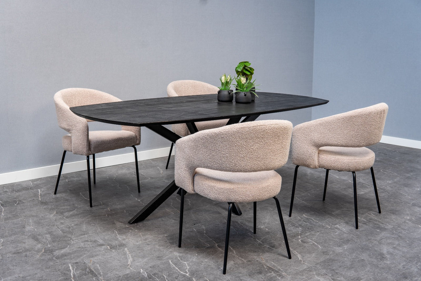Chaise de salle à manger Aalborg Bouclé beige with black base - 4 chaises pour seulement €33.99 – offre limitée!